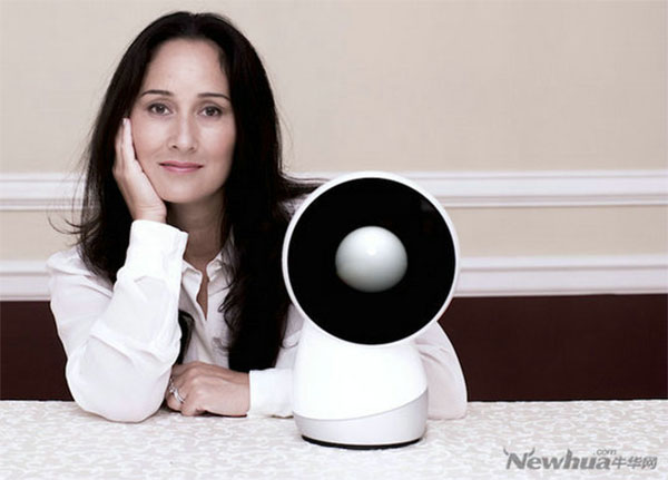 家用机器人Jibo：有情感会拍照会讲故事